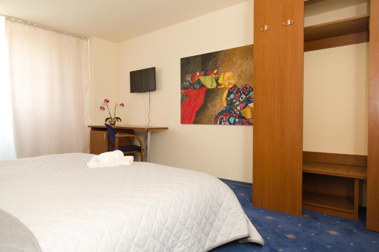 Aparthotel Eden Timisoara Esterno foto